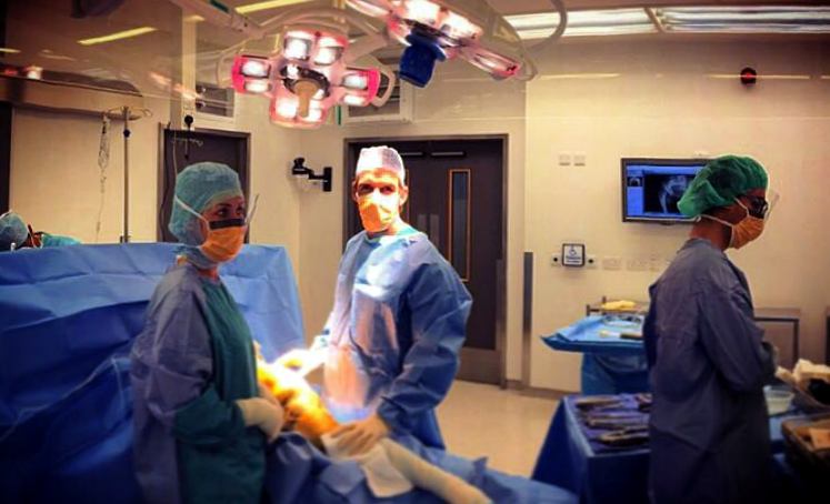 Gavin McHugh Knee and hip Surgeon Sports Surgery Clinic
